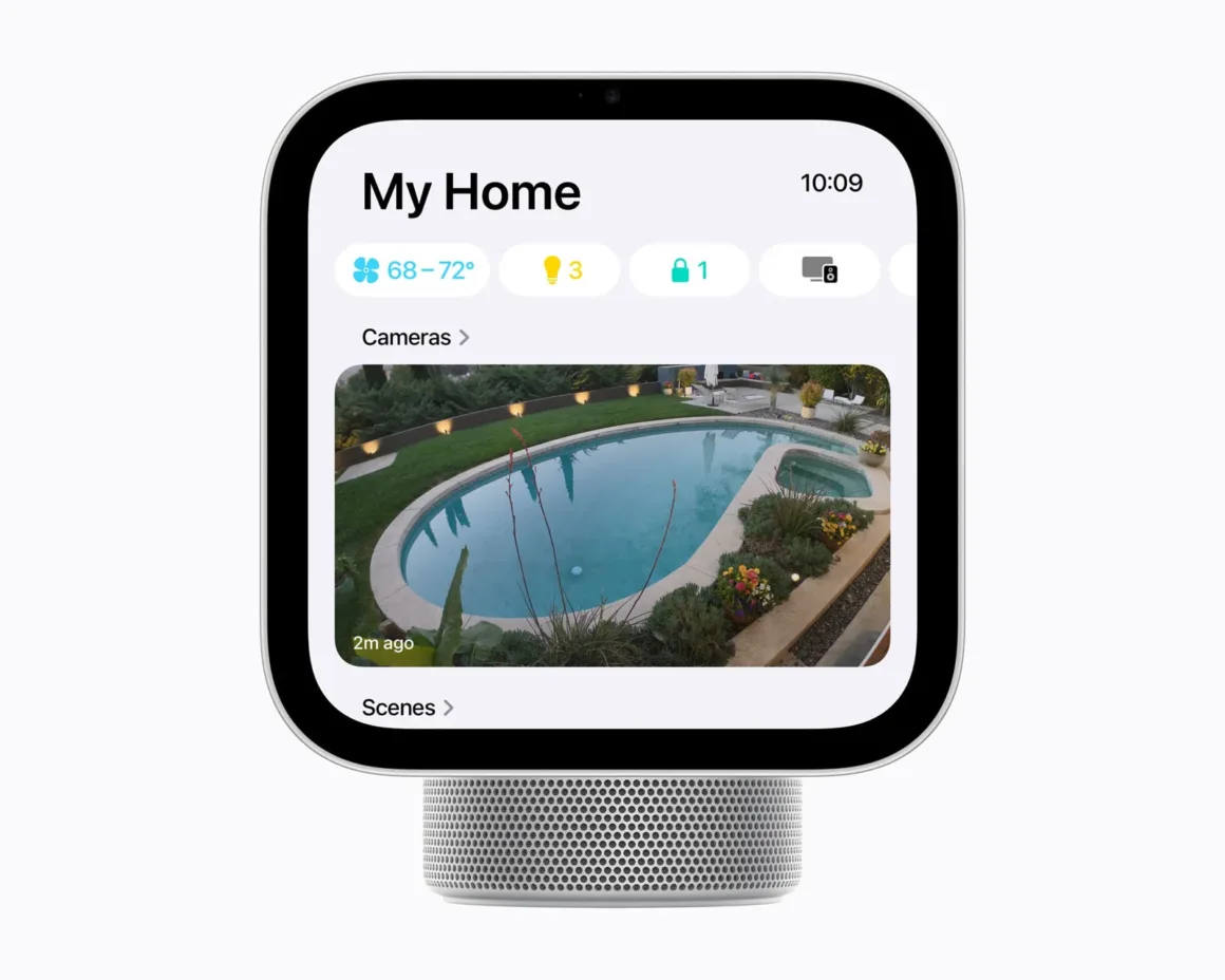 Apple Home Collection: LG İmzalı 2.5K Akıllı Kameralar Geliyor 24 Akıllı ev ekranında arka bahçedeki yüzme havuzunun canlı kamera görüntüsü ile iklim, ışıklar, kilitler ve medya durumlarını gösteren My Home arayüzü görülüyor.