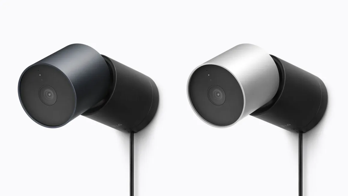 Apple Home Collection: LG İmzalı 2.5K Akıllı Kameralar Geliyor 22 Beyaz arka plan önünde yan yana monte edilmiş, biri koyu gri diğeri gümüş renkli iki silindirik güvenlik kamerası.