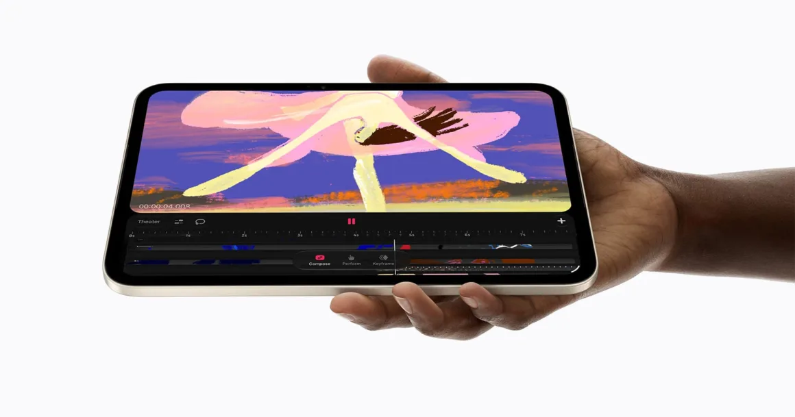 Yeni iPad mini Tanıtıldı: OLED Ekran, A20 Pro ve Daha İnce Tasarım 27 Bir kişi elinde, ekranında renkli soyut animasyon ve video düzenleme arayüzü bulunan bir tablet tutuyor.