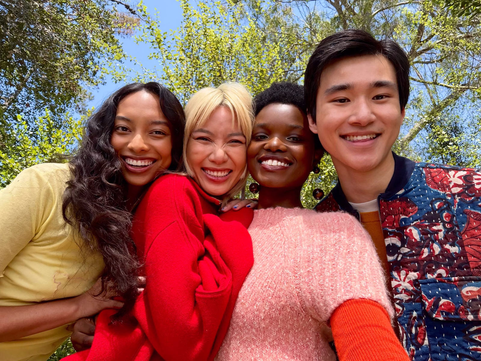 Apple iPhone Duo: İlk Katlanabilir iPhone 7,6 İnç Ekranla Geldi 27 Four young adults pose for a close-up selfie outdoors against a backdrop of trees and a bright blue sky.