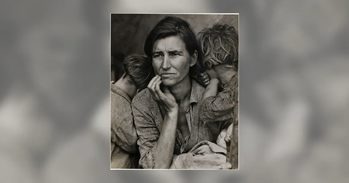 Dorothea Lange’ın Nadir Migrant Mother Baskısı 150 Bin Dolar Değerinde 18 Dorothea Lange’ın Nadir Migrant Mother Baskısı 150 Bin Dolar Değerinde
Endişeli bir ifadeye sahip kadın, çenesini eline dayamış; iki çocuk omuzlarına yaslanmış ve yüzlerini kameradan çevirmiş.
