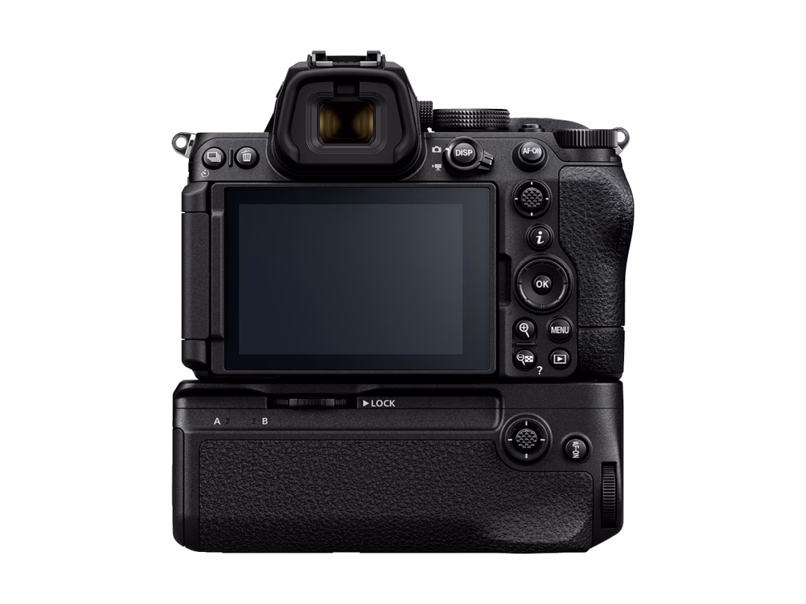 Canon EOS R8 II vs Nikon Z5II 25 Govde kart yuvalari ve pil omru canon