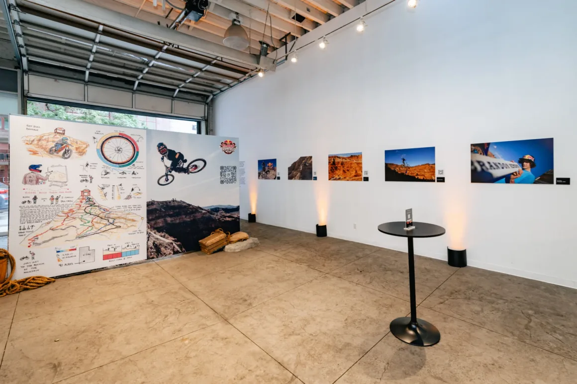 Uçurumun Kenarında Fotoğraf: Red Bull Rampage’in Görünmeyen Yüzü 20 Red Bull Rampage 25. yıl fotoğraf sergisinden bir görünüm.