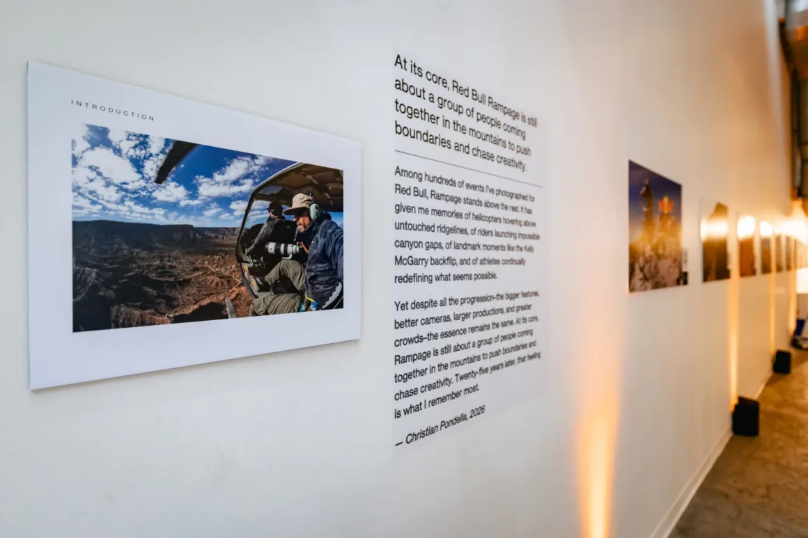 Uçurumun Kenarında Fotoğraf: Red Bull Rampage’in Görünmeyen Yüzü 21 Red Bull Rampage 25. yıl fotoğraf sergisinden bir görünüm.