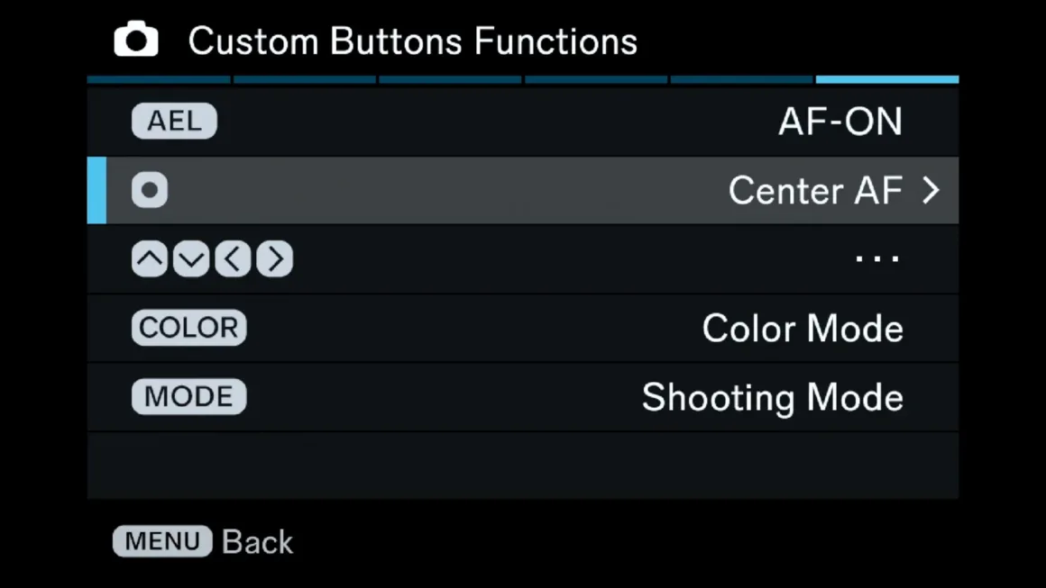 Sigma FP2 İncelemesi: Tuhaf Tasarım, Güçlü Hibrit Performans 36 Custom Buttons Functions başlıklı menü ekranında AF-ON, Center AF, yön tuşları, Color Mode ve Shooting Mode için düğme atamaları görülüyor.