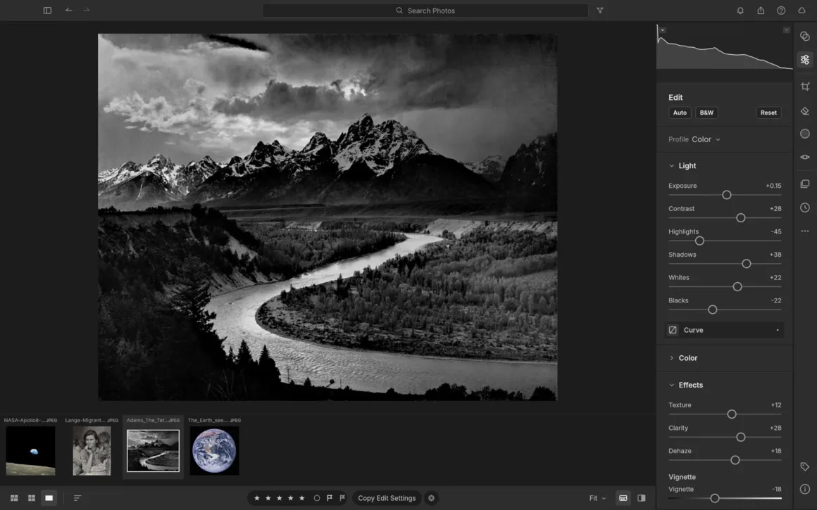 ArtCraft: Adobe Creative Cloud’a Açık Kaynak ve Ücretsiz Rakip 21 Fotoğraf düzenleme arayüzünde, karla kaplı dağlara doğru uzanan bir vadiden geçen nehrin siyah-beyaz manzara fotoğrafı görülüyor.