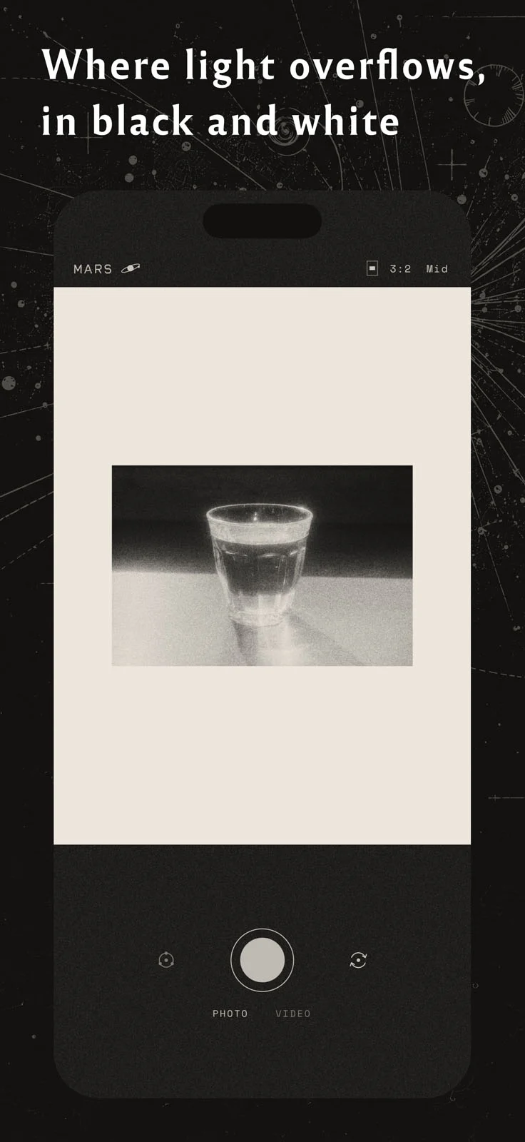 MARS: iPhone’a Analog Film Hissi Getiren Siyah-Beyaz Kamera Uygulaması 19 A smartphone screen interface displays a black-and-white photograph of a glass of water centered on a light background, with the text "Where light overflows, in black and white" above the phone.