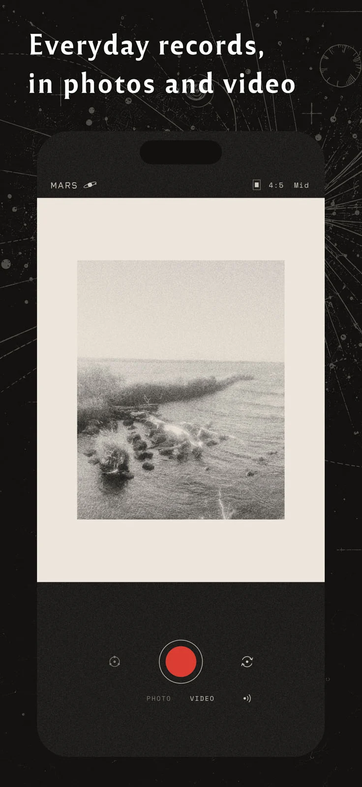 MARS: iPhone’a Analog Film Hissi Getiren Siyah-Beyaz Kamera Uygulaması 22 A smartphone interface displays a camera app with a grainy, black-and-white landscape photo centered on the screen, featuring a red shutter button at the bottom.