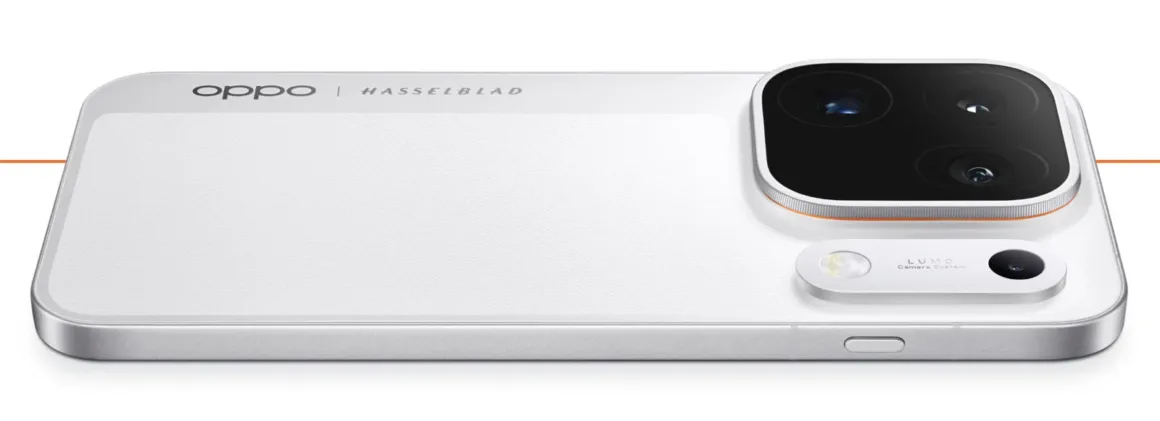 Oppo Find X10 Pro Max: Dünyanın İlk Üçlü 200 MP Kameralı Telefonu 19 Arkadan görünen beyaz akıllı telefonda üç objektifli büyük kare kamera modülü ve LUMO Camera System etiketli ayrı yatay flaş ünitesi bulunuyor; üst solda OPPO ve HASSELBLAD markaları yer alıyor.