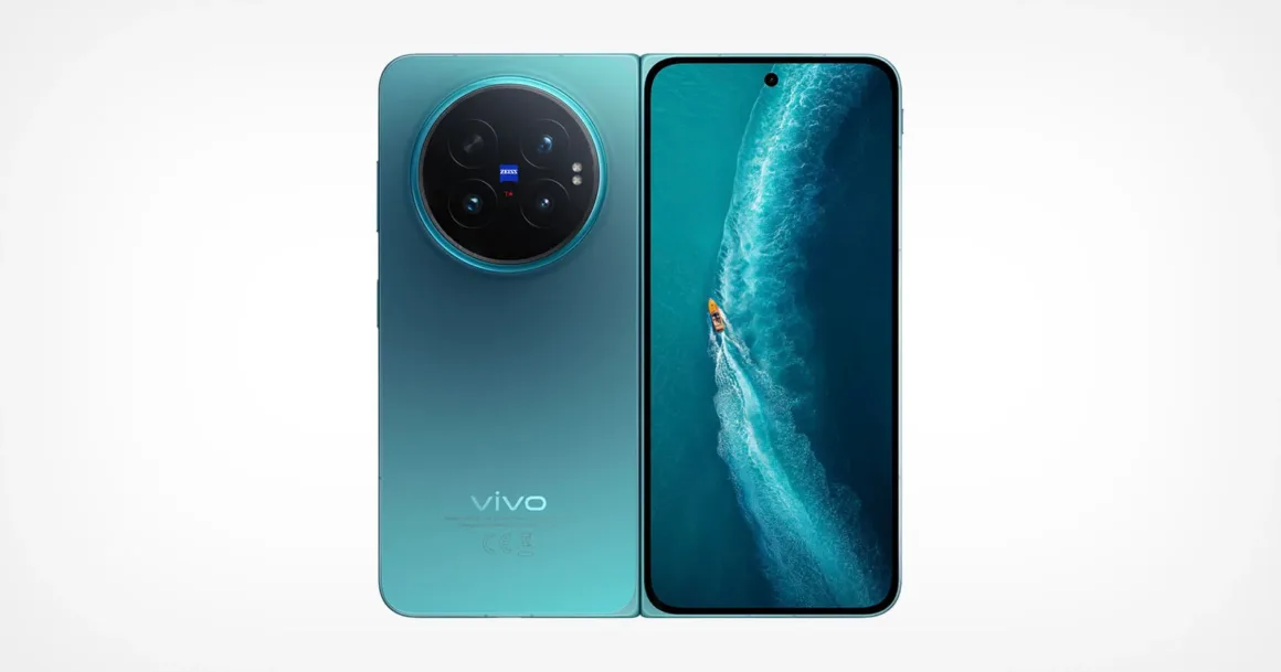 Vivo X Fold6: Katlanabilir Telefonda 200 MP Zeiss Kamera Sistemi 19 Turkuaz renkli katlanabilir akıllı telefon hem arka hem de ön yüzüyle gösteriliyor; arkada ZEISS logolu büyük dairesel kamera modülü, ekranda ise mavi sularda ilerleyen bir teknenin havadan görüntüsü yer alıyor.