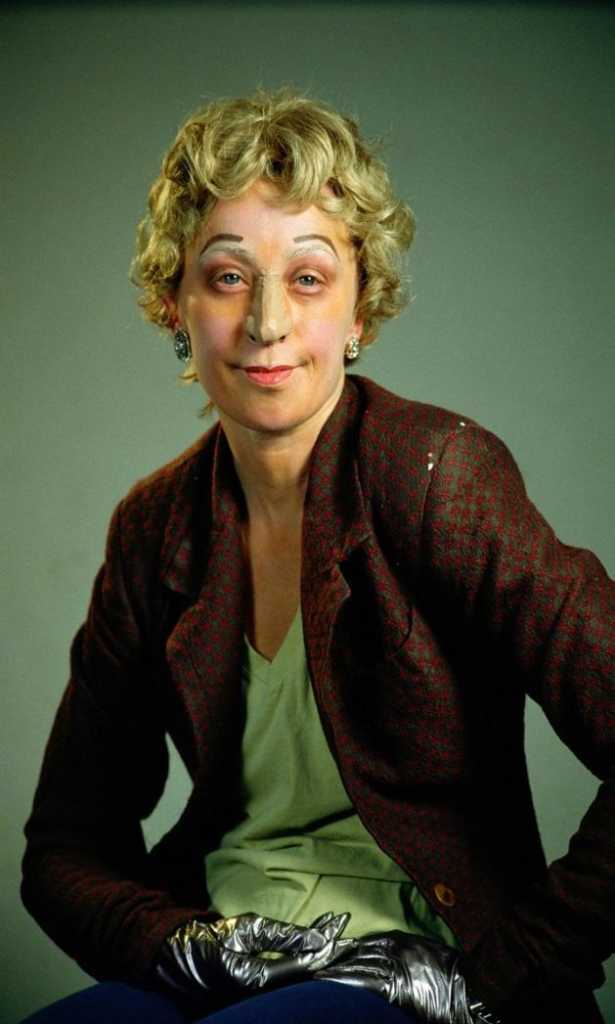 Cindy Sherman: Feminenliğe ve cinsiyet yargılarına meydan okuyan portreler 9 Cindy Sherman: Feminenliğe ve cinsiyet yargılarına meydan okuyan portreler 9