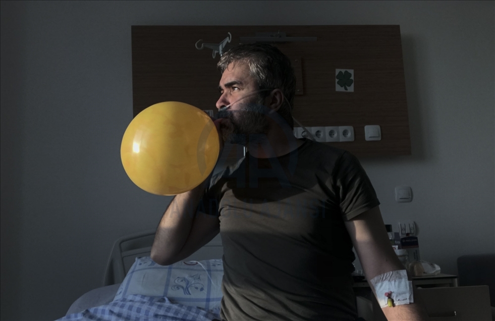 Kovid-19'u yenen Raşit Aydoğan 26 günlük tedavi sürecini çektiği fotoğraflarla anlattı 8 Kovid-19'u yenen Raşit Aydoğan 26 günlük tedavi sürecini çektiği fotoğraflarla anlattı 6